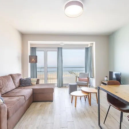 Apartment Modern With Frontal Sea-view