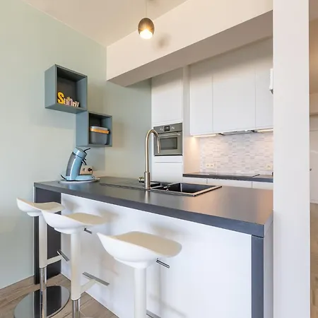 Apartment Modern With Frontal Sea-view