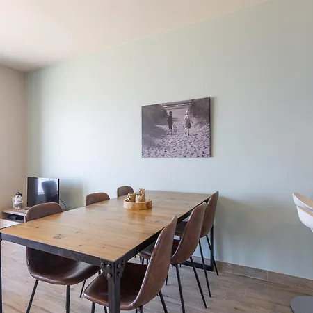 Apartment Modern With Frontal Sea-view *