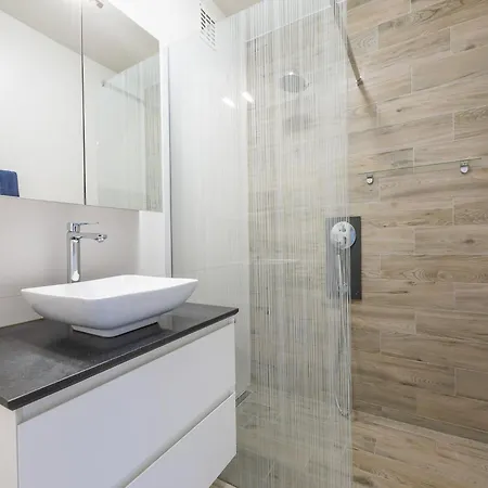 Apartment Modern With Frontal Sea-view