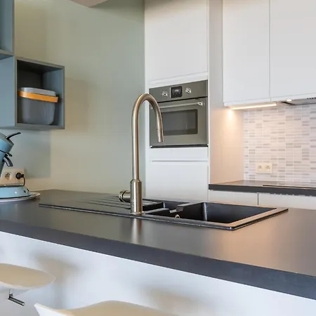 Apartment Modern With Frontal Sea-view