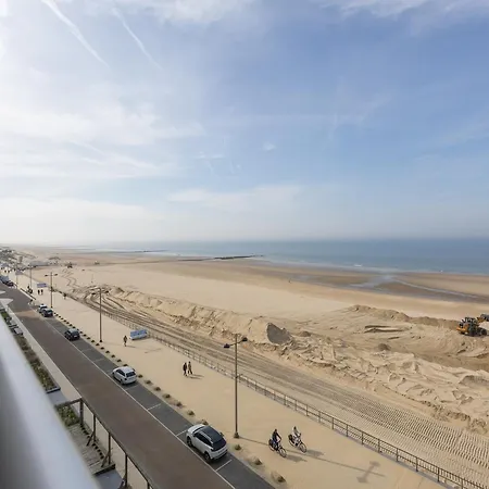 Modern With Frontal Sea-view Middelkerke