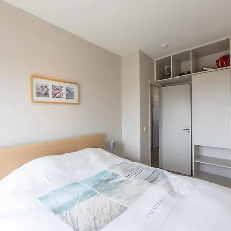 Modern With Frontal Sea-view Apartment *